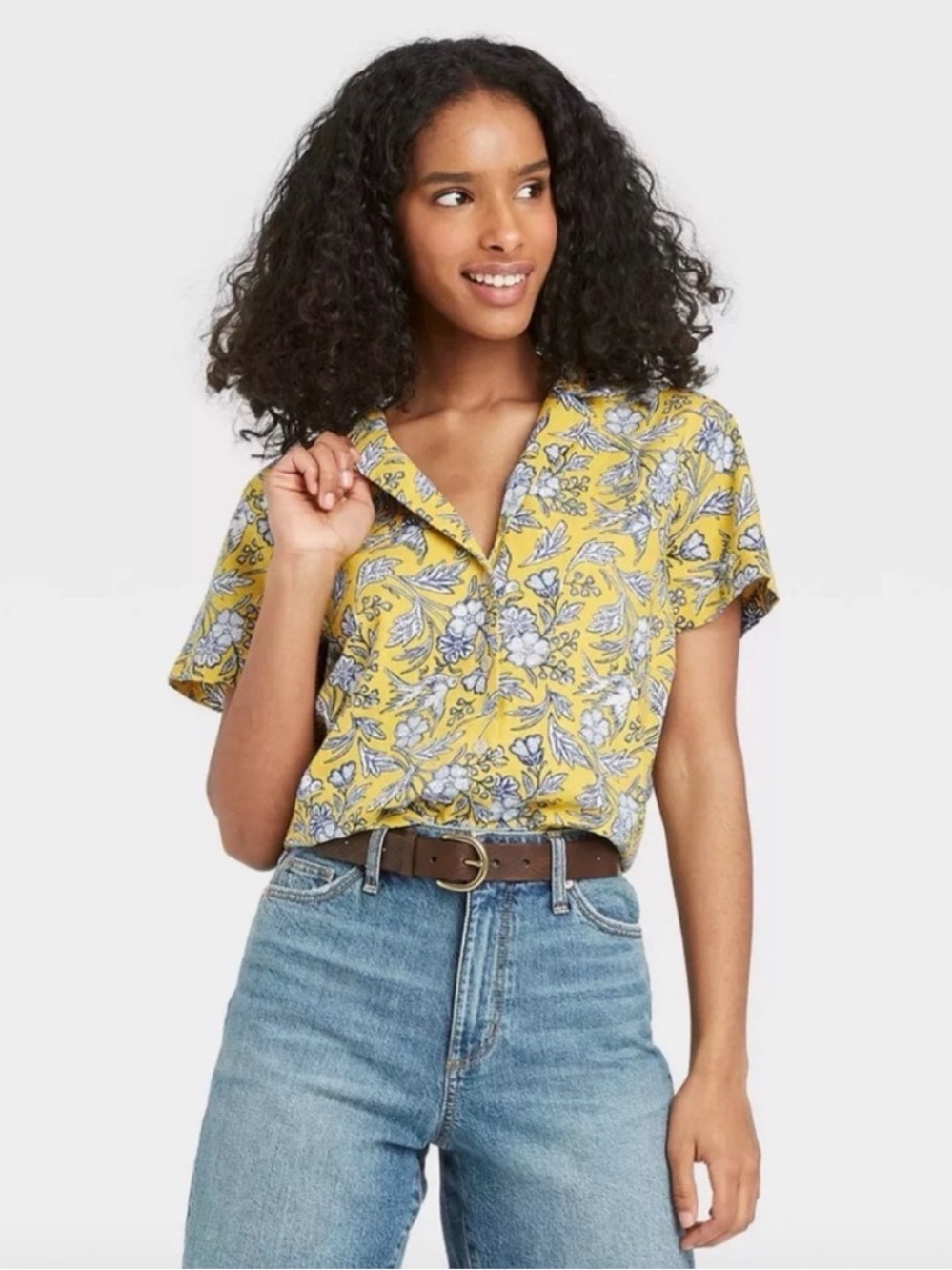 Universal Thread yellow flowered button up short sleeve shirt